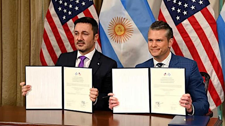 ARGENTINA AVANZA EN SU REEQUIPAMIENTO MILITAR CON LA COMPRA DE VEHÍCULOS BLINDADOS STRYKER A ESTADOS UNIDOS 