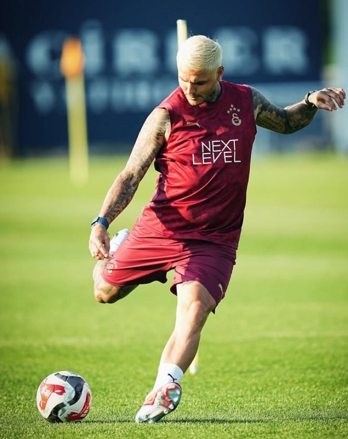 MAURO ICARDI ESTRENÓ LOOK Y BOTINES CON MENSAJE: EL GESTO QUE ENCENDIÓ LA POLÉMICA TRAS LA PARTIDA DE LA CHINA SUÁREZ