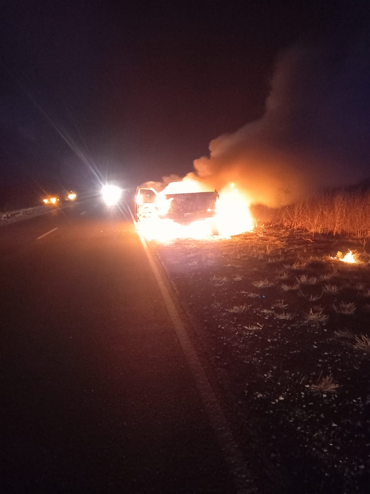 INCENDIO DE UNA CAMIONETA EN RUTA DE SAN JOSÉ DE LA DORMIDA