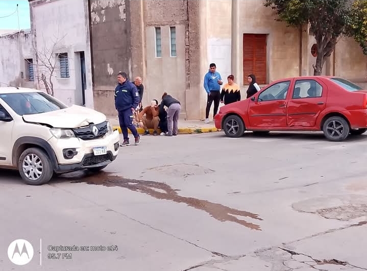 CHOQUE EN EL CENTRO DE DEÁN FUNES DEJÓ VARIOS HERIDOS, ENTRE ELLOS MENORES 