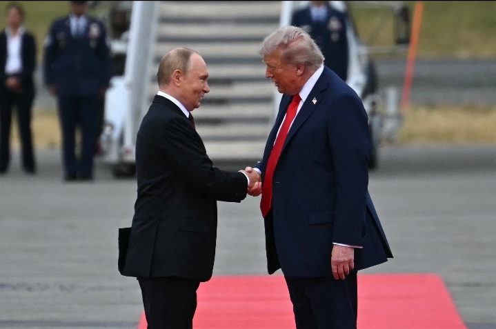 FIN DEL ORDEN LIBERAL: TRUMP Y PUTIN ESCENIFICAR EL REGRESO DE LA LEY DE LA FUERZA EN LA POLÍTICA GLOBAL