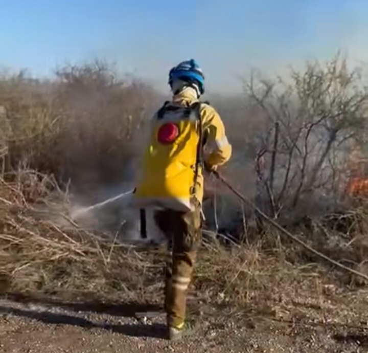 URGENTE: INCENDIO EN EL CAMPO DE LA FAMILIA PALOMEQUE EN VILLA TULUMBA
